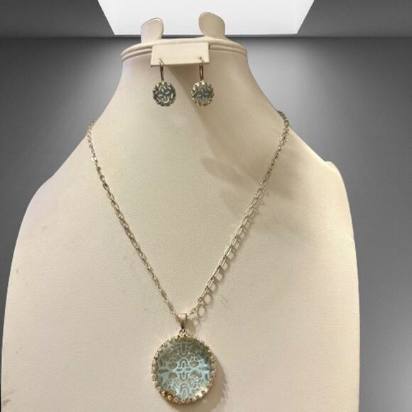 Vintage Avon Blue Lattice Pendant & Earrings Set - Picture 5 of 8